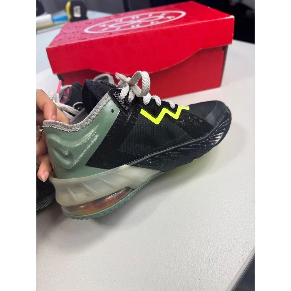Nike LeBron Witness 7 (GS) Tune Squad Space Jam Kids Basketball‎ Shoes 4y